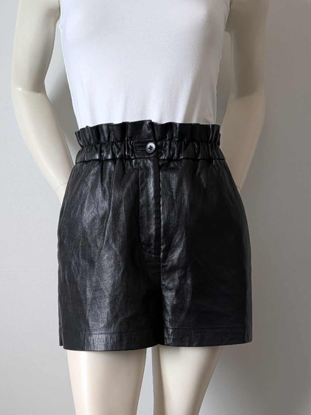 Wilfred by Aritzia - Black Faux Leather Paperbag Shorts - Size 2